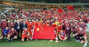 第29分钟 ｜ 凯南再次尝试射门：穆里奇将皮球拒之门外 ⚪️⚫️ #萨索洛尤文图斯 [0-1] 来源：尤文官方推特